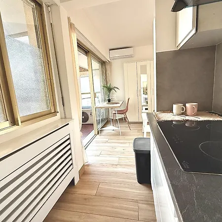 Cosy A Juan Les Pins Апартаменты