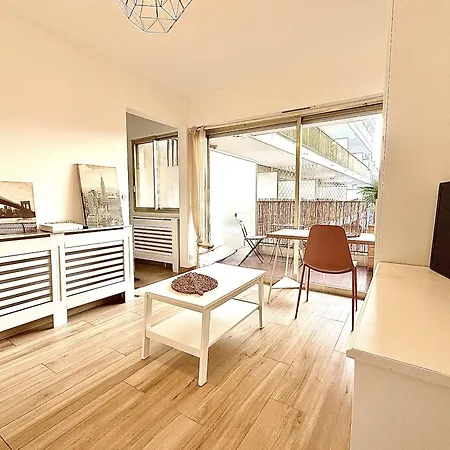 Cosy A Juan Les Pins Apartment