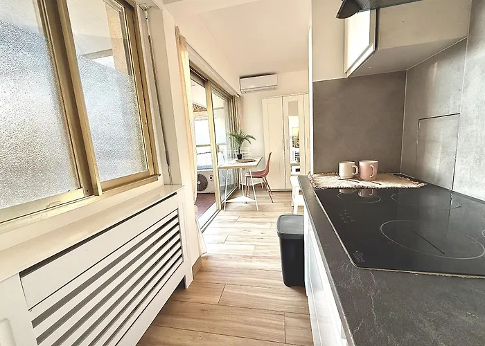 Cosy A Juan Les Pins Apartment